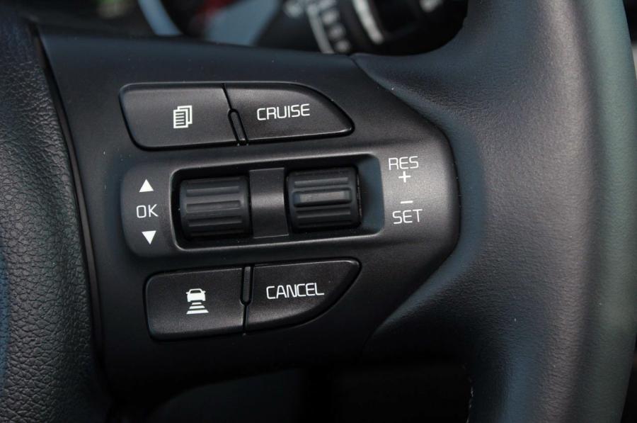  Kia Sedona SXL 2015 года  (фото 63 из 75)